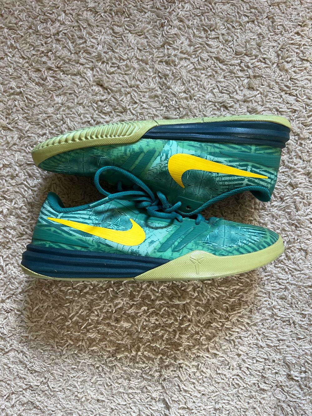 Nike KB Mentatlity Easter Size 6 Youth
